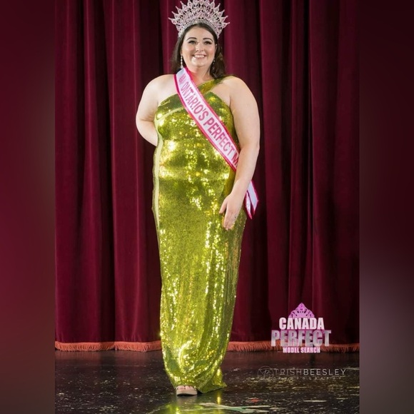 Fashion Nova Prom Pageant formal gown - Picture 5 of 5